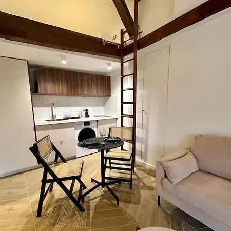 - Marais Apartment *